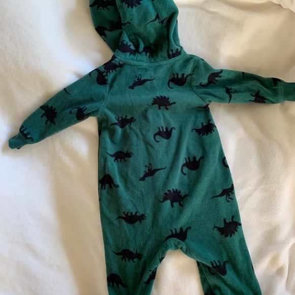 2 carters one-piece fleece outfits size 12 months - Picture 4 of 7